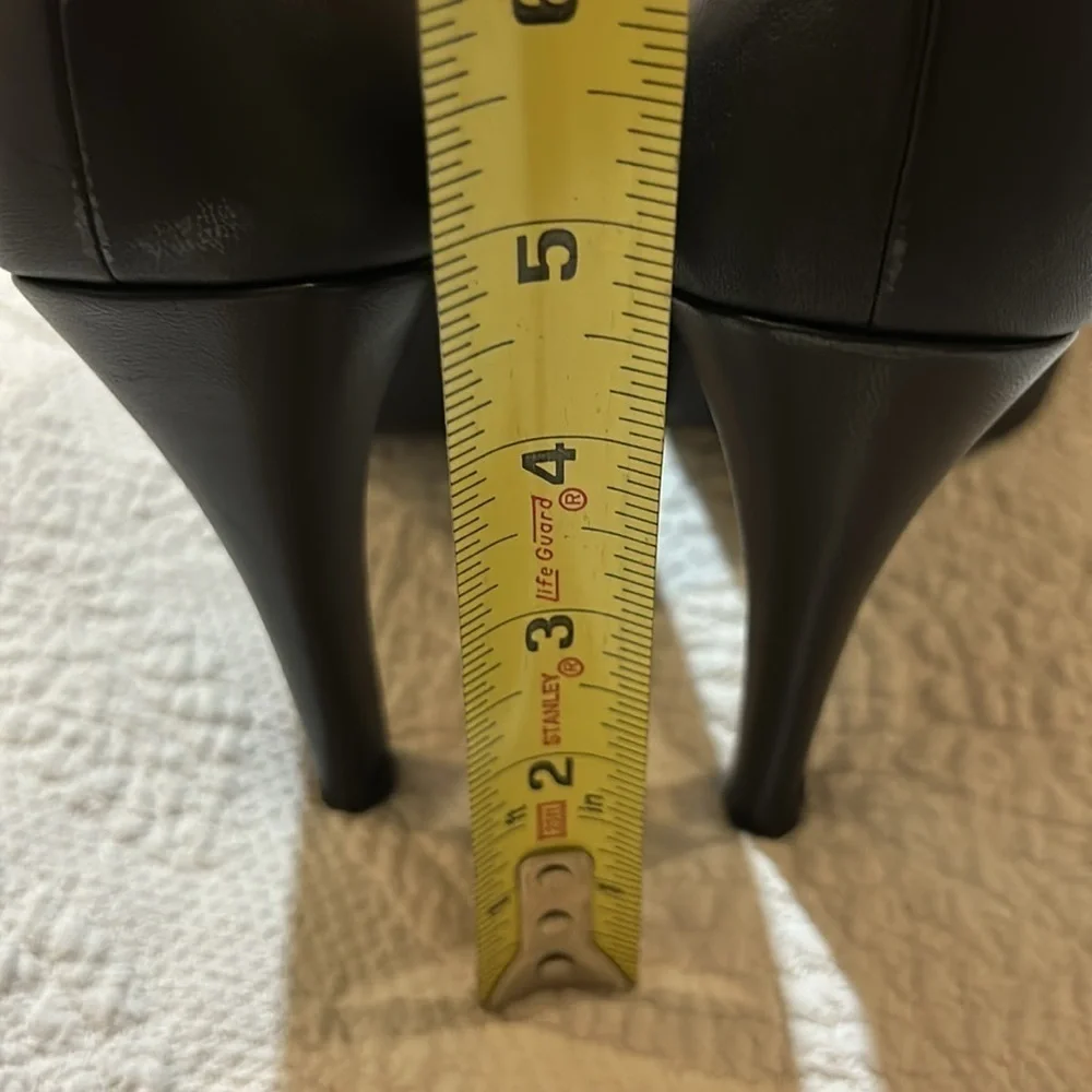 Daniele Ancarni leather heels. NEW. EU41
